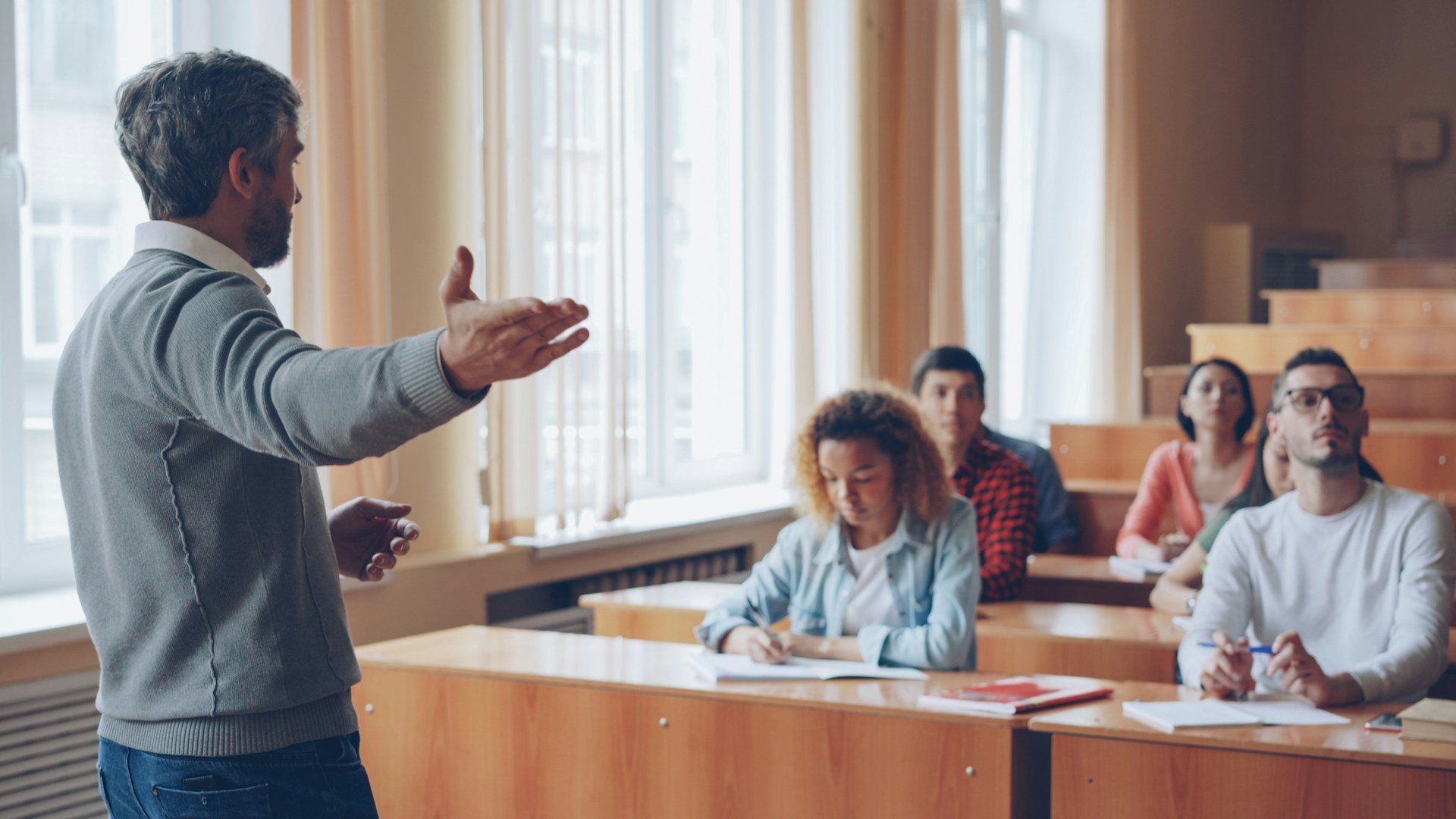 image d'illustration pour la FAQ Poursuivre un master après un <b>bachelier éducateur·trice spécialisé·e</b> ?