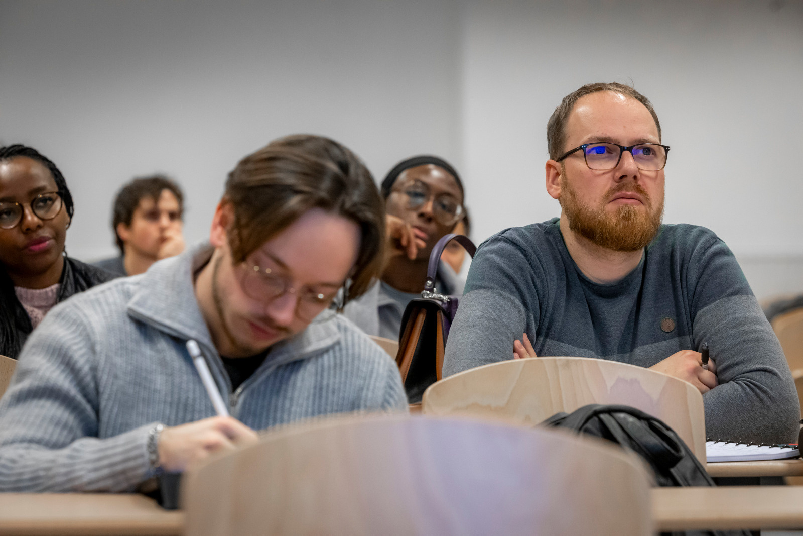 image d'illustration pour la FAQ <b>L'Enseignement pour Adultes</b>: se former autrement à l'enseignement supérieur