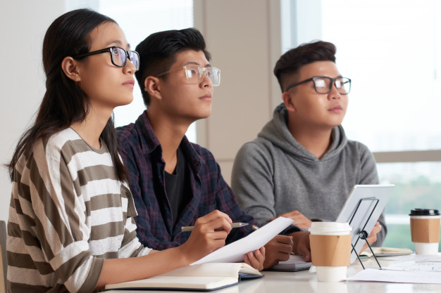 image d'illustration pour la FAQ Existe-t-il des études de <b>gestion en horaire décalé à l'UCLouvain</b> ?